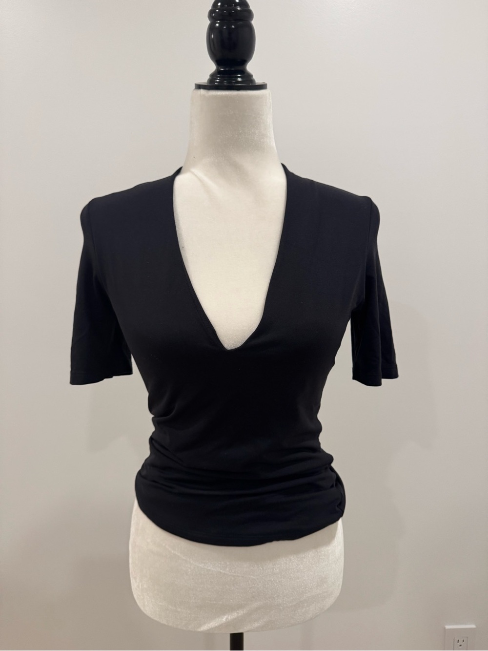 Babaton Women’s Contour V-Neck Short Sleeve Top